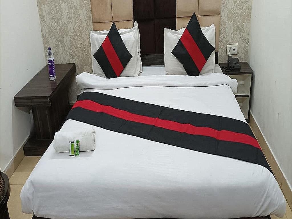 Double Bed AC