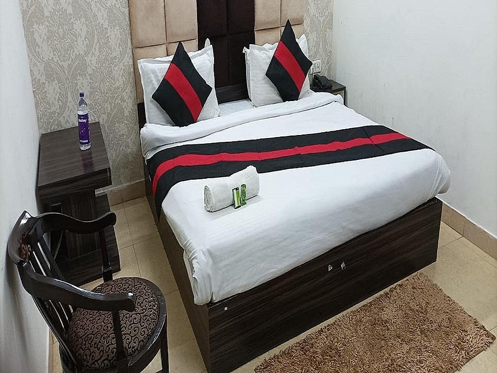 Double Bed AC