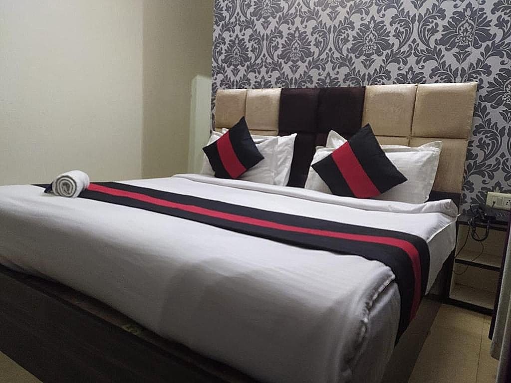 Double Bed AC