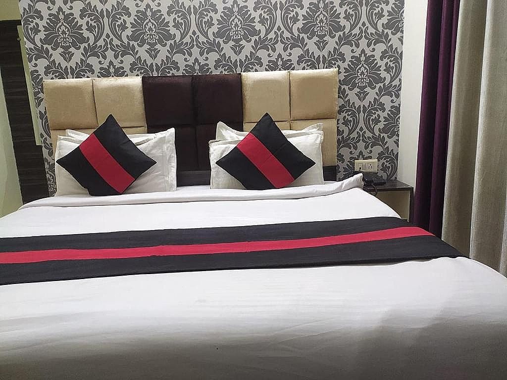 Double Bed AC