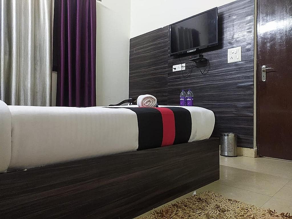 Double Bed AC