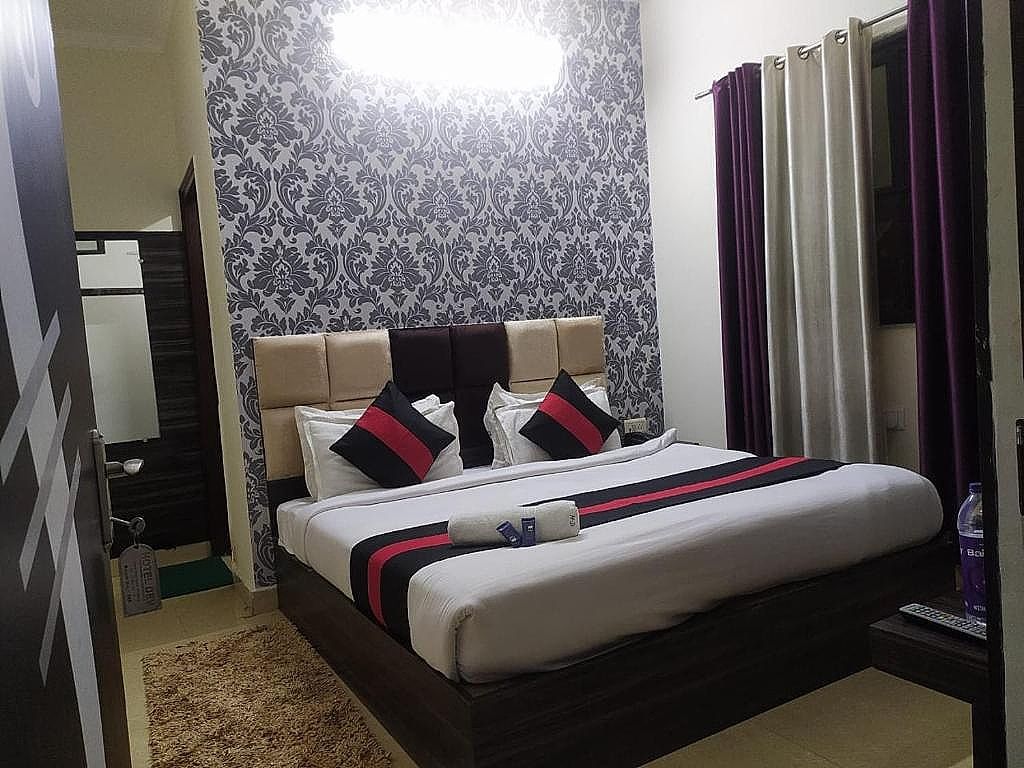 Double Bed AC