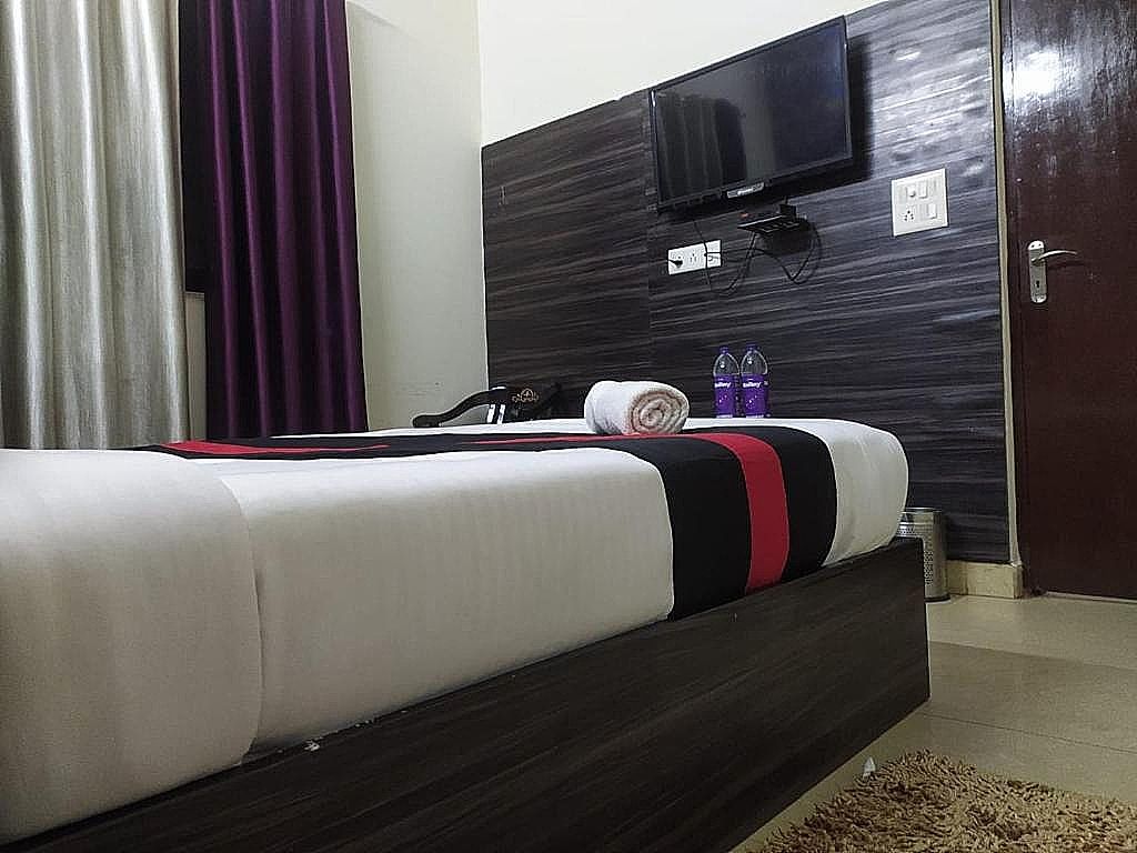 Double Bed AC