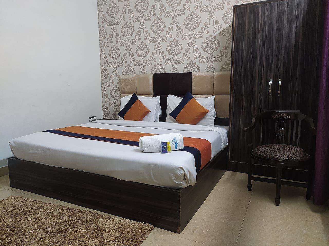 Staygo Near Railway station Double Bed Non AC 14