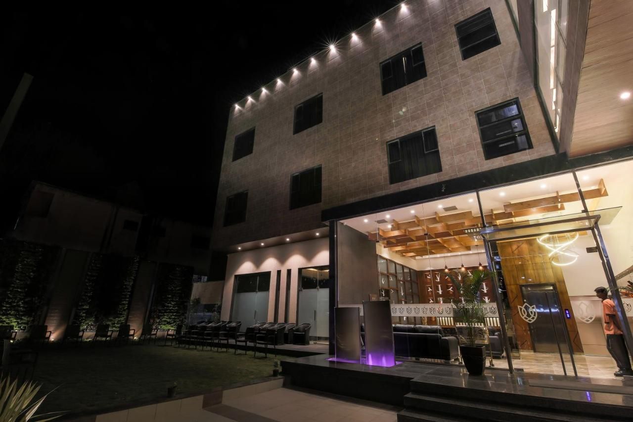 undefined Hotel Aurus 7