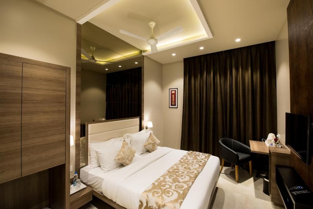 Hotel Aurus Deluxe Double Room 2