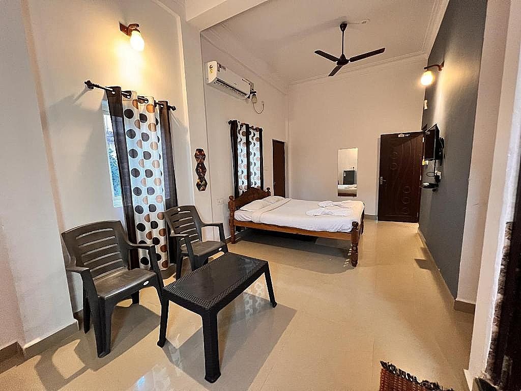 Candolim Glitter Sand Quadruple Room with Balcony 3