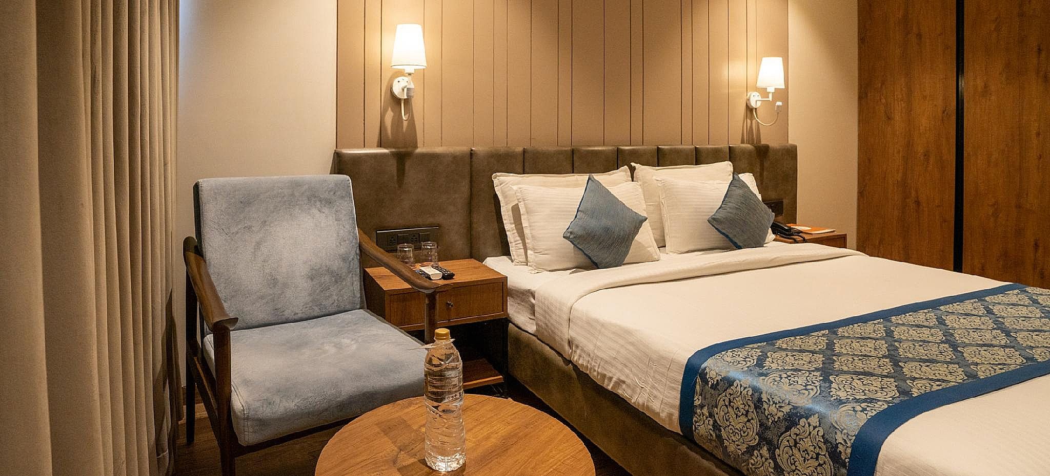 Pinnacle Grand Hotel Executive Room  ( Locals and Unmarried couples are not allowed) 3