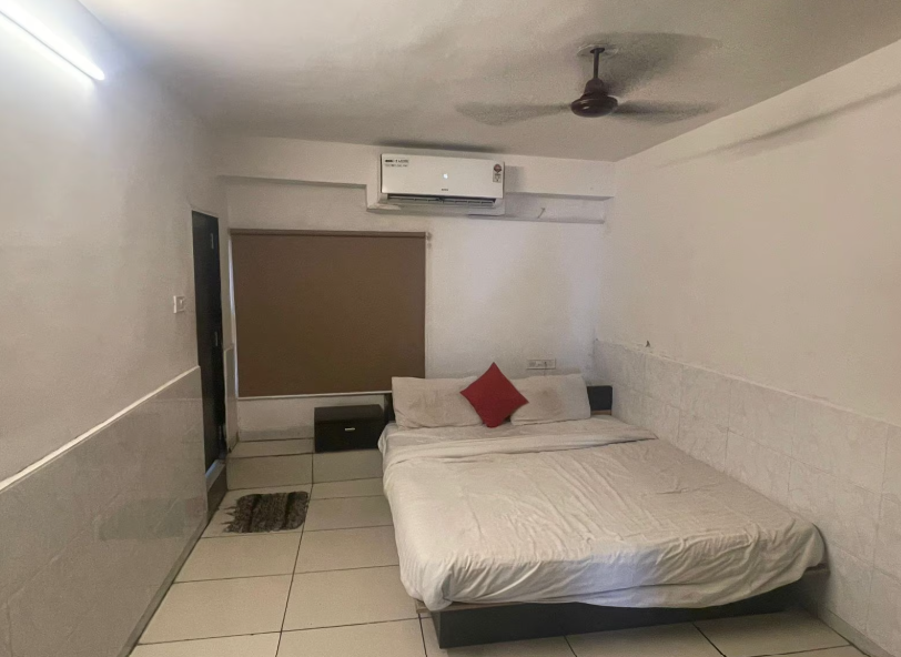 DOUBLE BED SPLIT AC ROOM