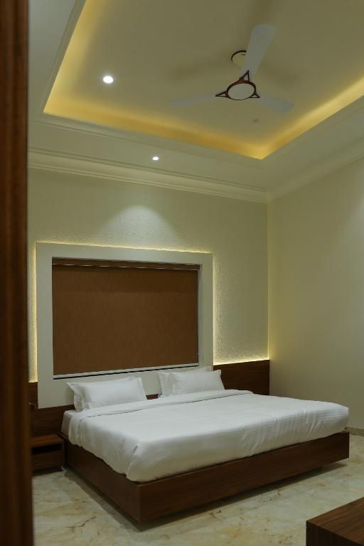 Ratna Vilas Palace Deluxe Room 4