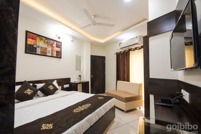 VinayakPalace Classic Deluxe A/C Bed Room 3
