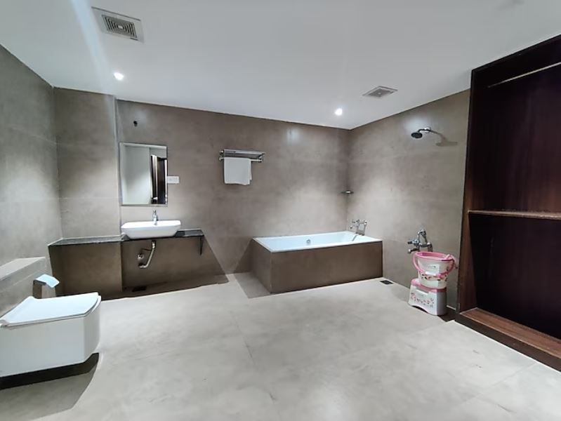 Hotel Runwal Tower Suite Room 4