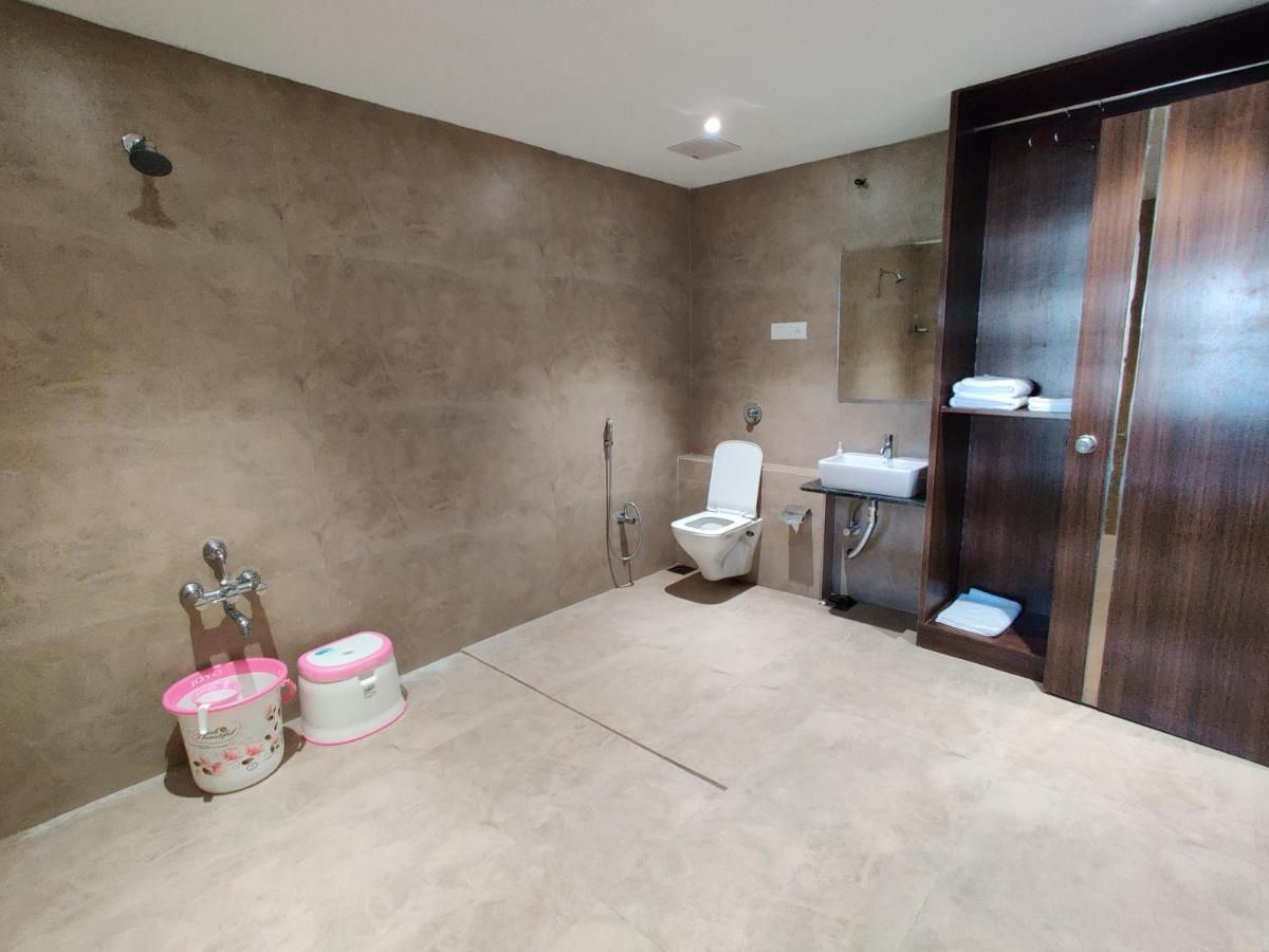 Hotel Runwal Tower Suite Room 3