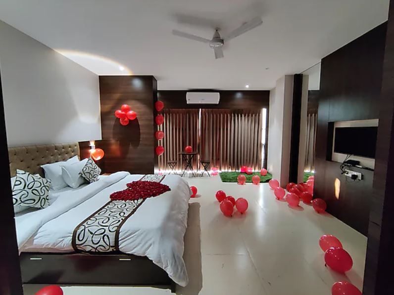 Hotel Runwal Tower Suite Room