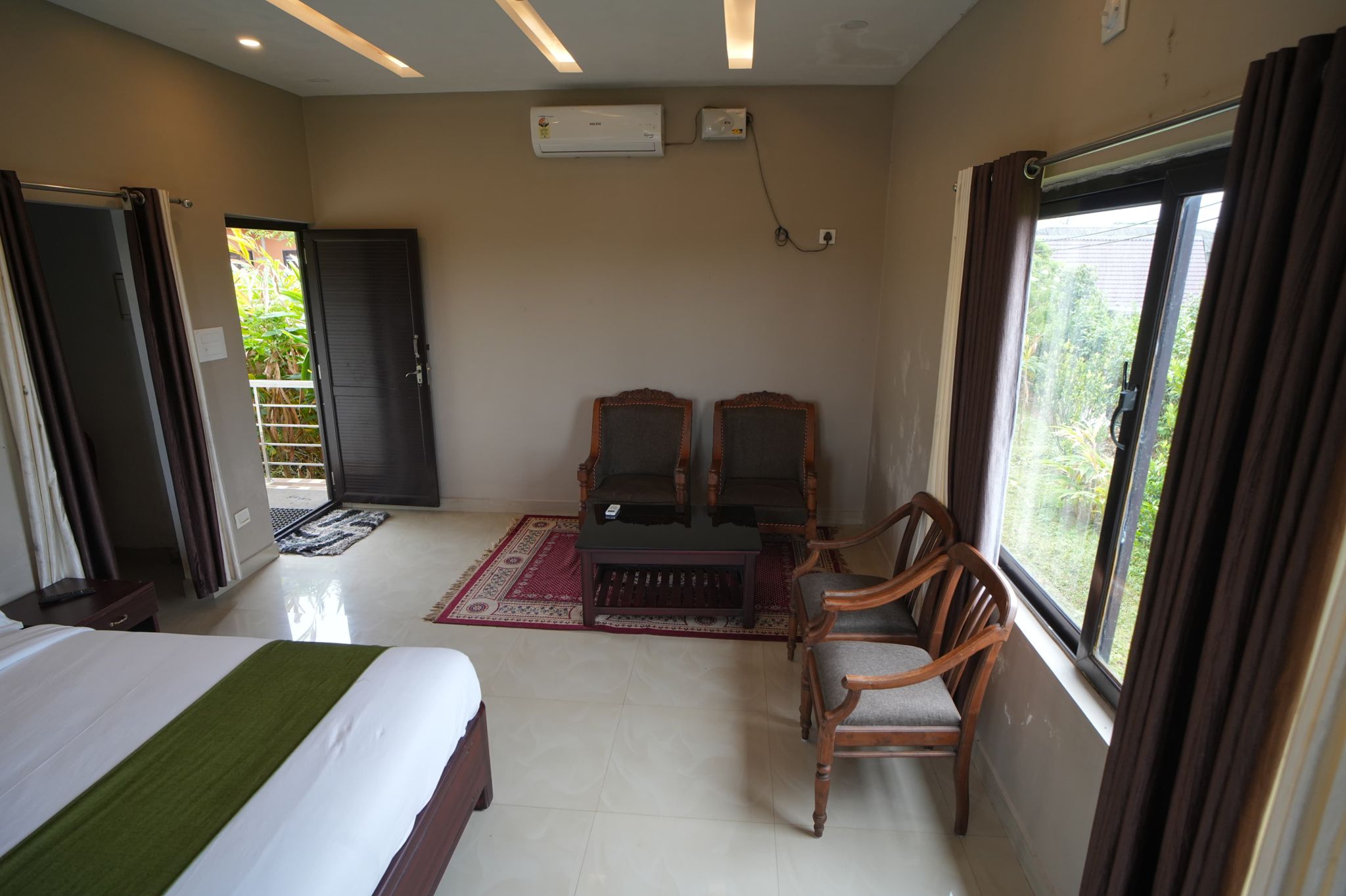 Cee Cee Grand Resort One-Bedroom Cottage 8