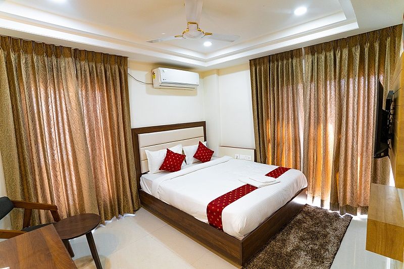 M Square Hotel Deluxe Double Room 5