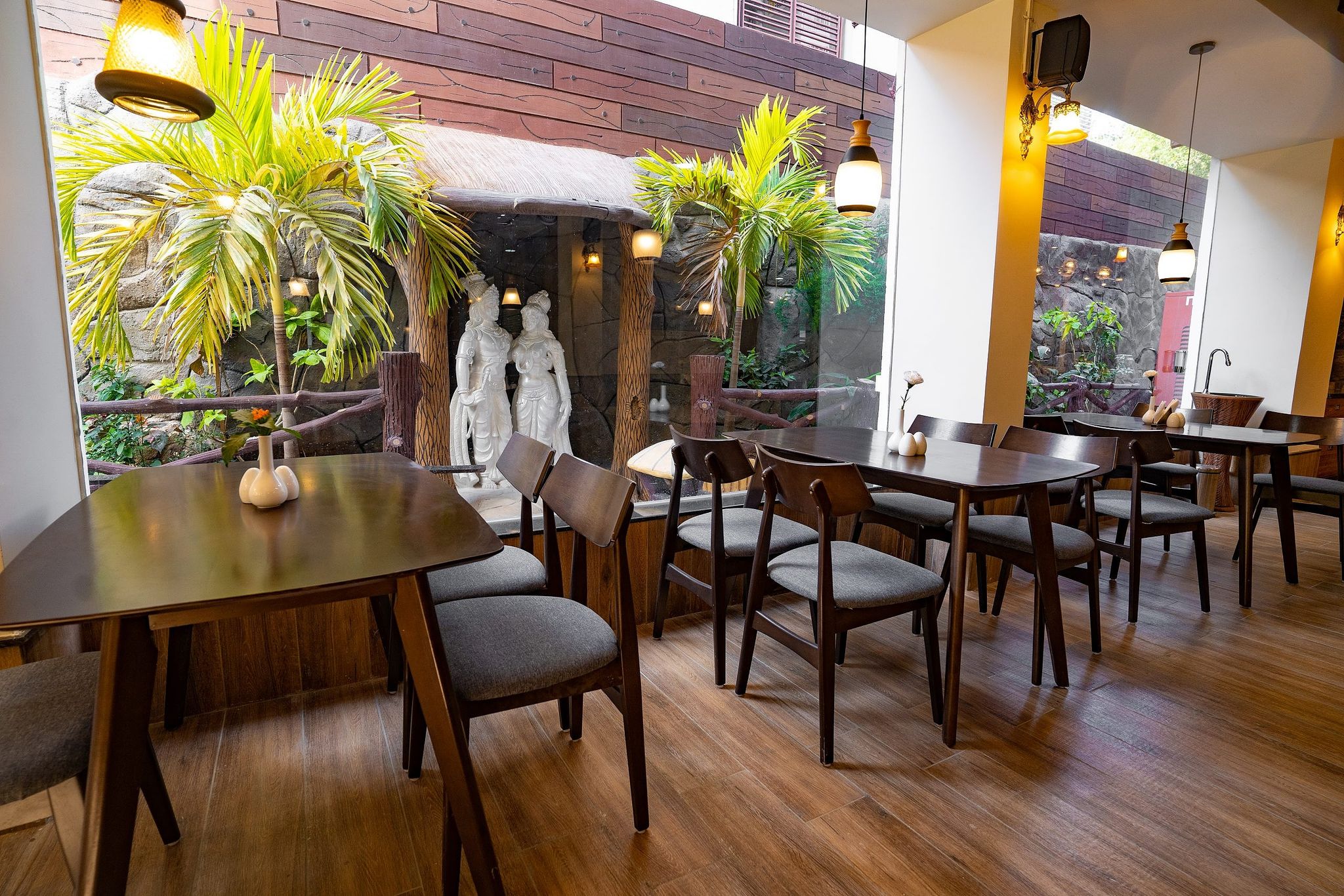 Food & Dining