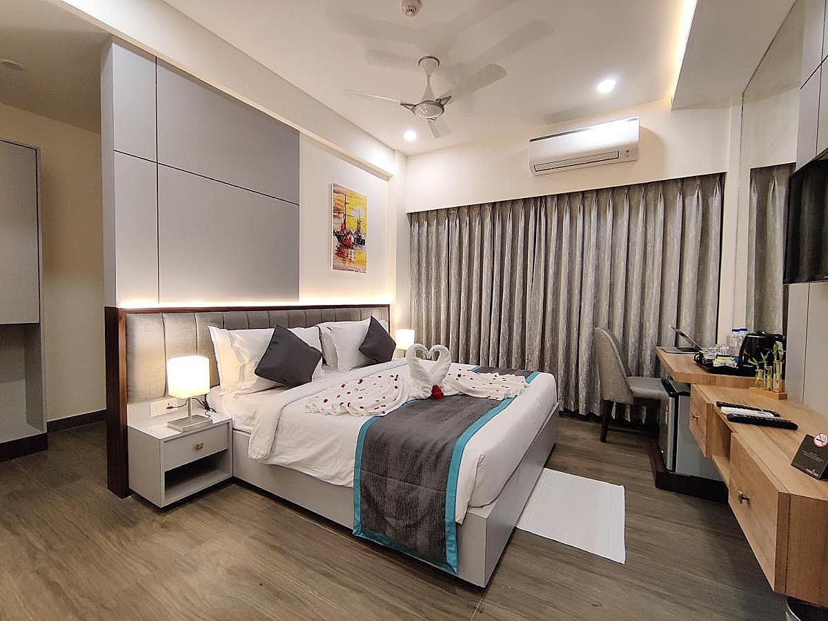 Park Iris - Bharathi Nagar Superior Luxury King Room