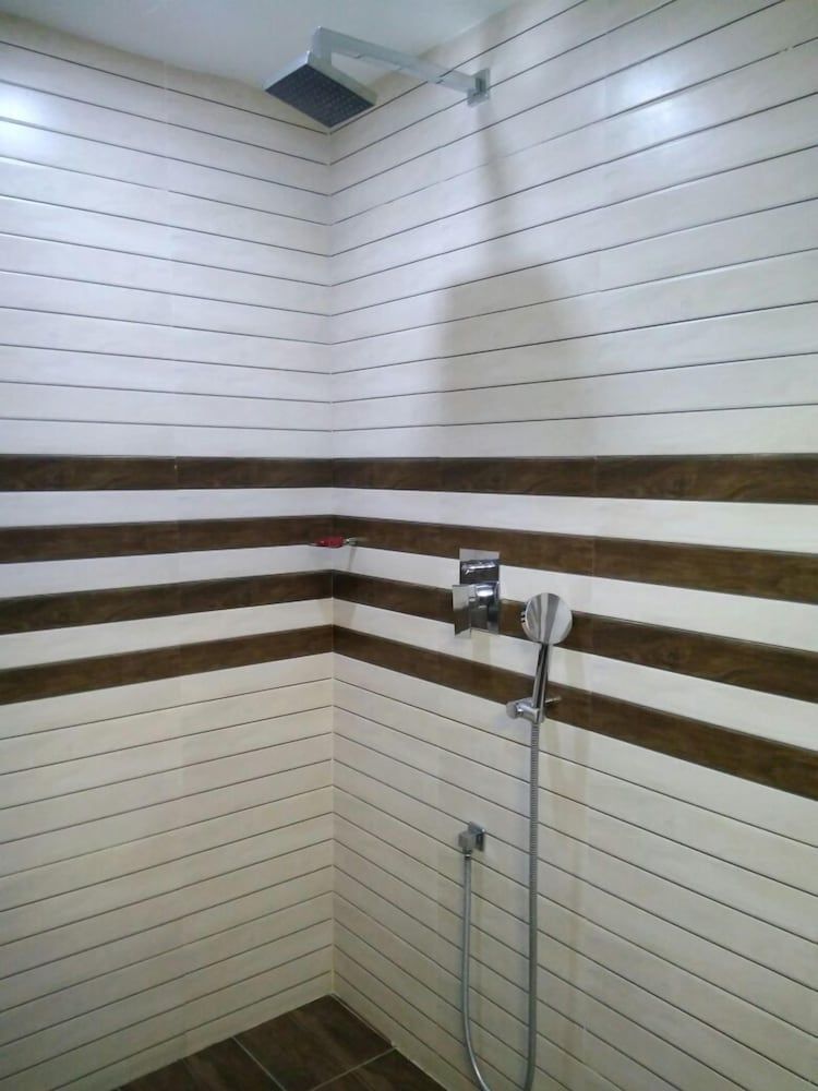 Comfort Room, 1 Double Bed, City View, Corner