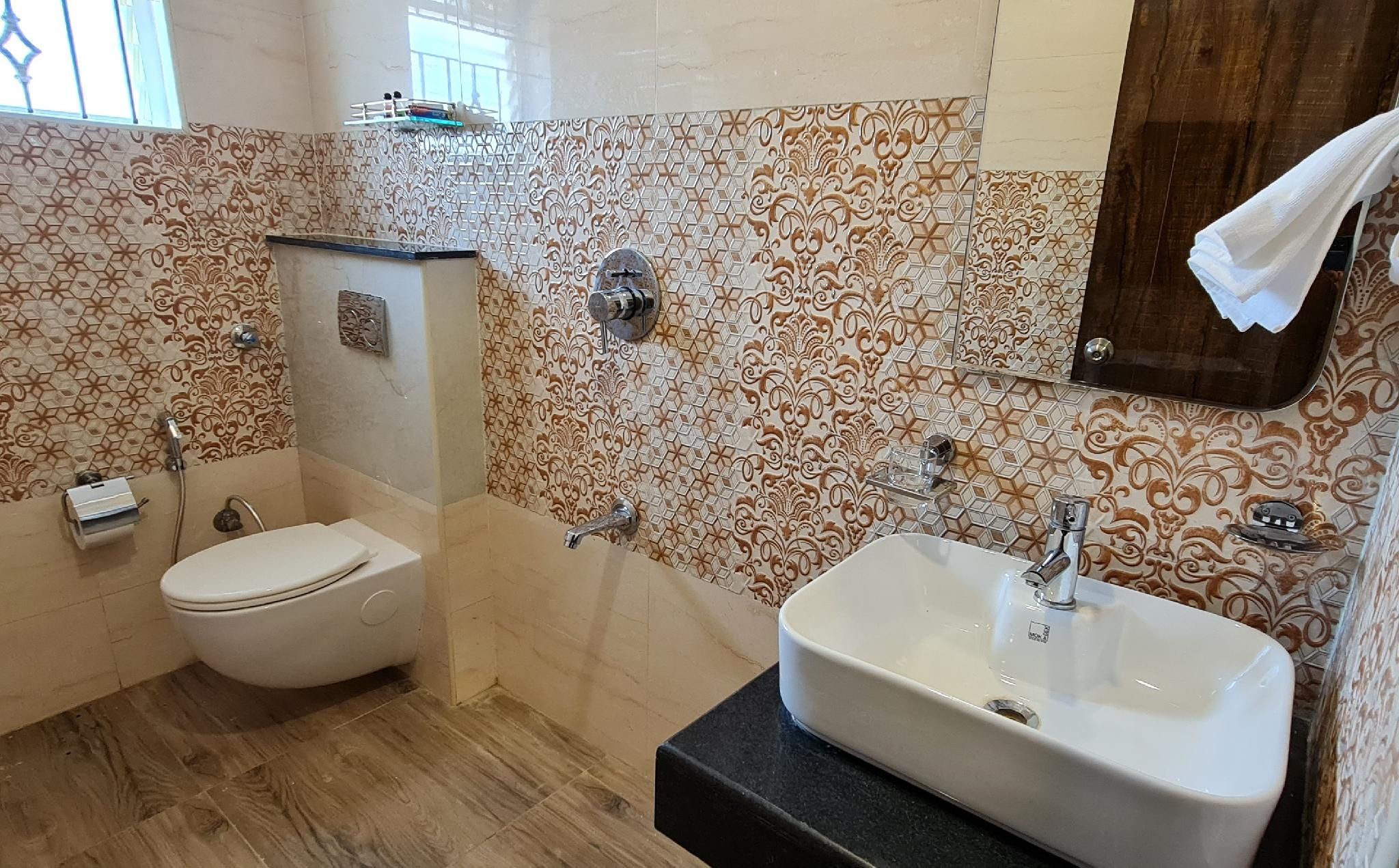 SRS Elegance Deluxe Twin Room 5