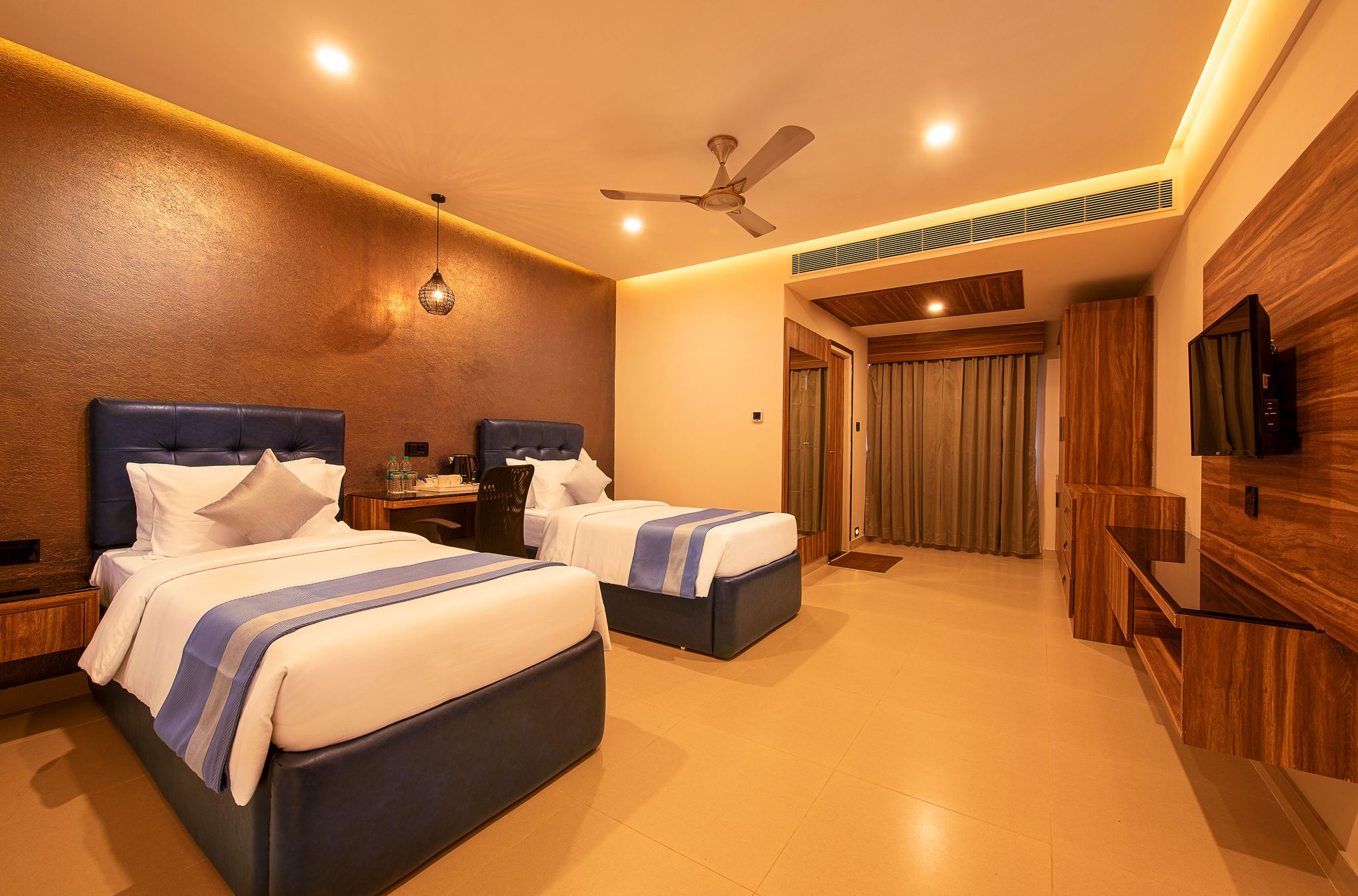 Standard Twin Bed Room