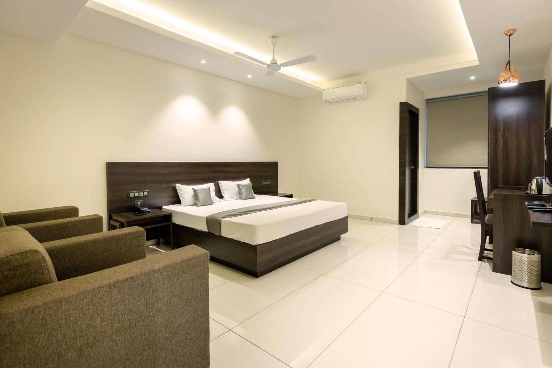 Hotel Paramount Suites & Service Apts Deluxe Double Room 4