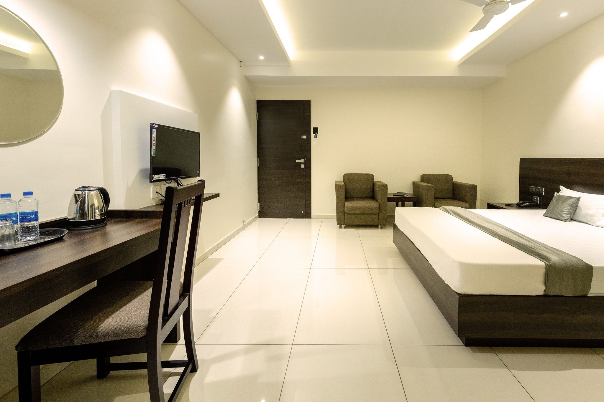 Hotel Paramount Suites & Service Apts Deluxe Double Room 3