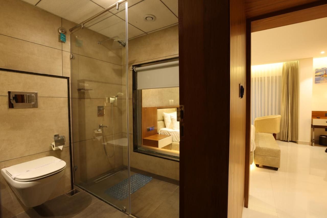 Royal Plaza Suites by RAK Rooms  Deluxe Double Room 11