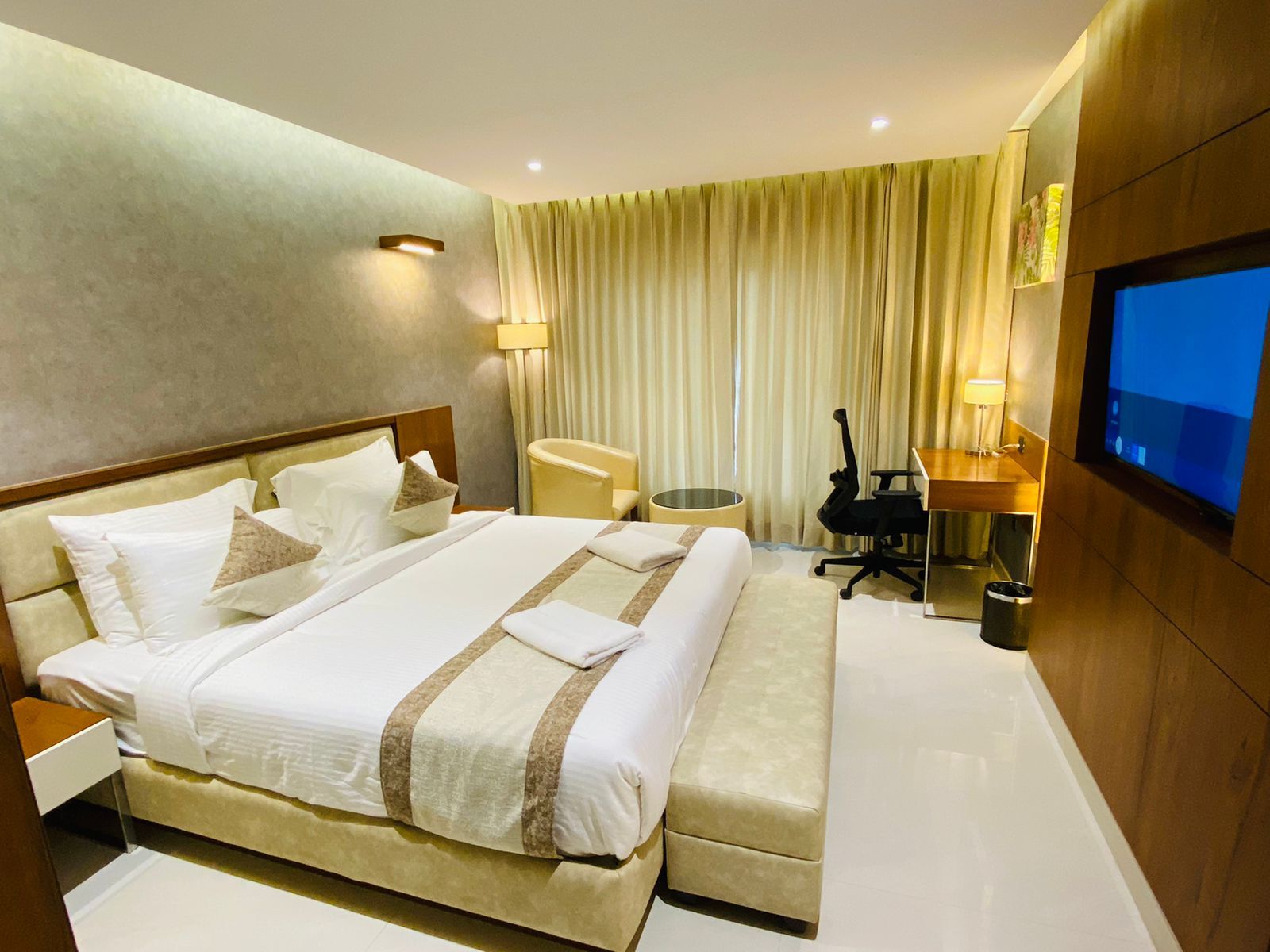 Royal Plaza Suites by RAK Rooms  Deluxe Double Room 7
