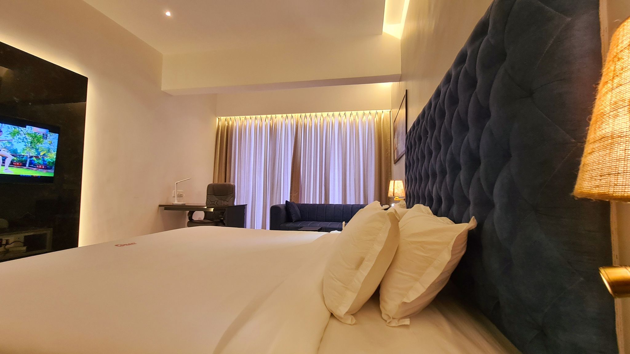 Galaxy Club & Hotel Executive Deluxe Room 4