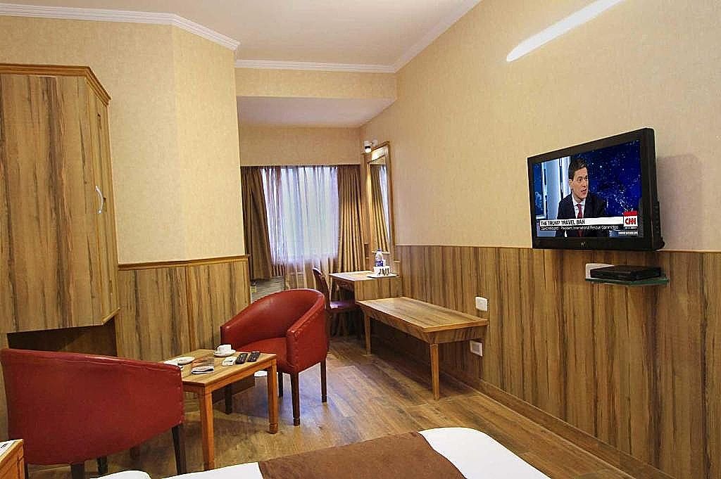 Empire International Church Street Standard Double Room 8