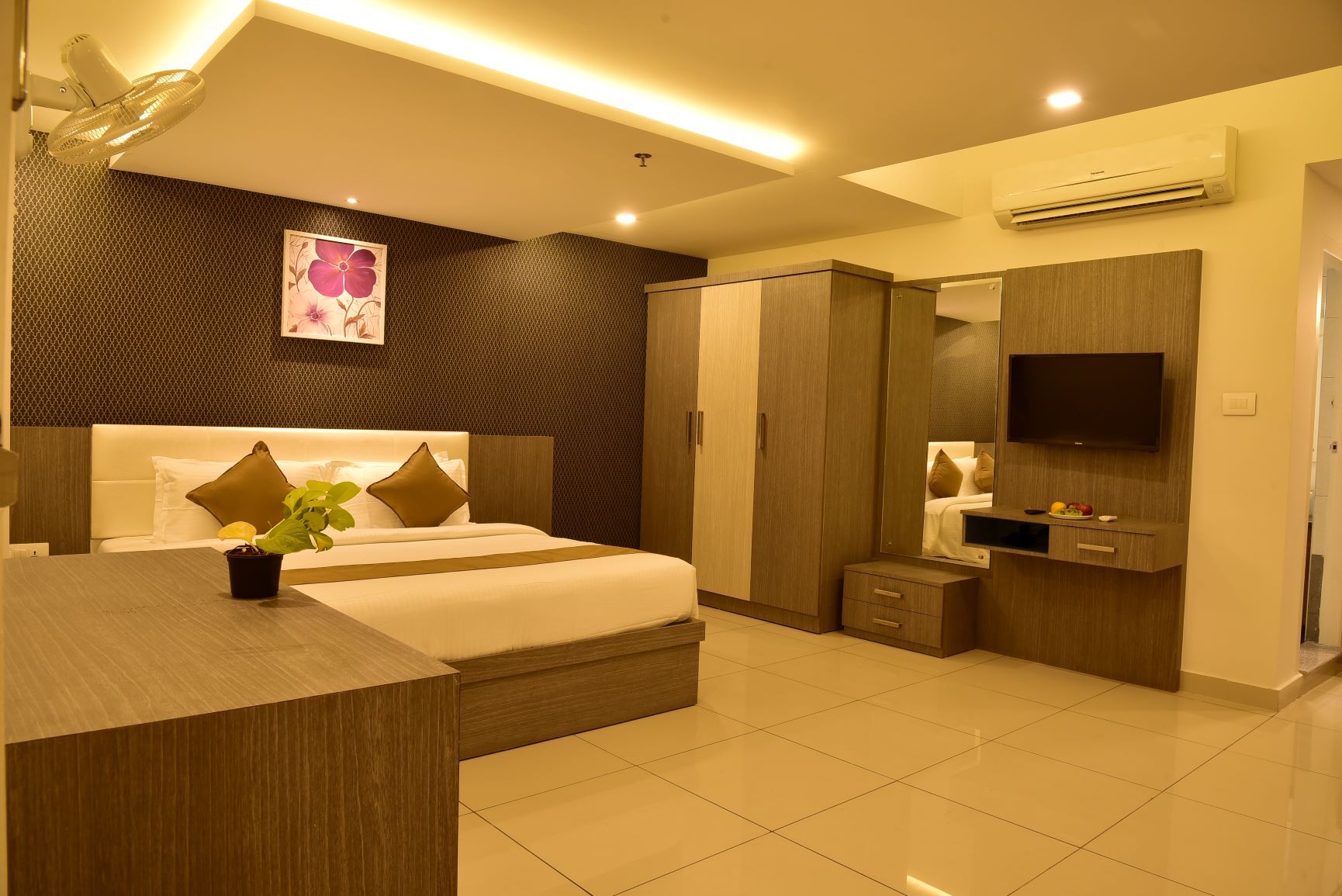 WHITE SUITE HOTEL Deluxe Double or Twin Room 5