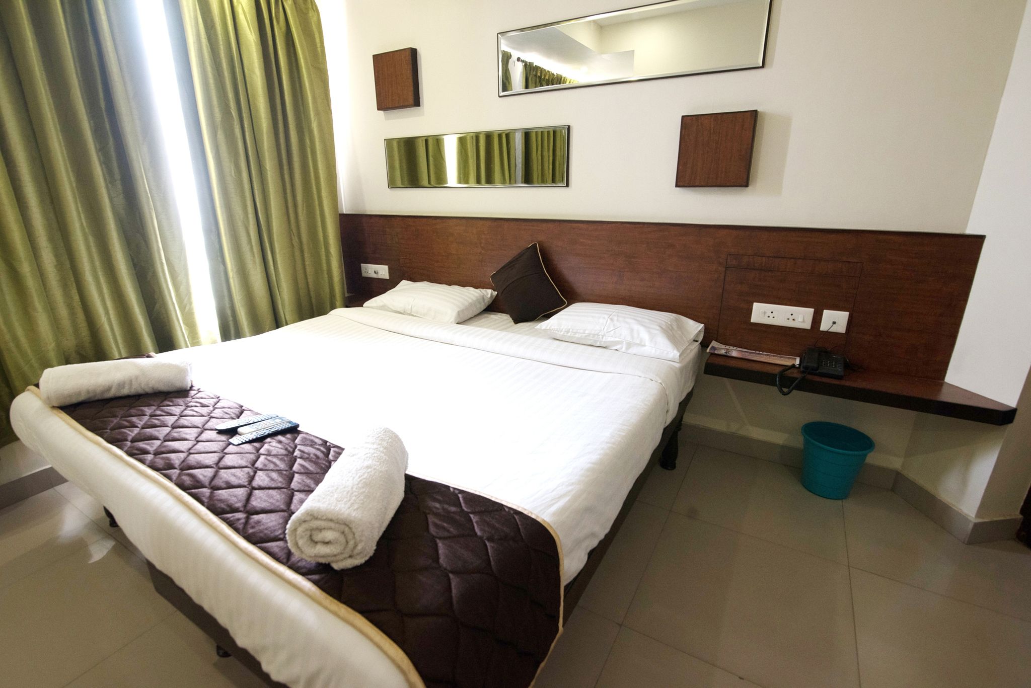 Arunik Inn Deluxe Double Room 3