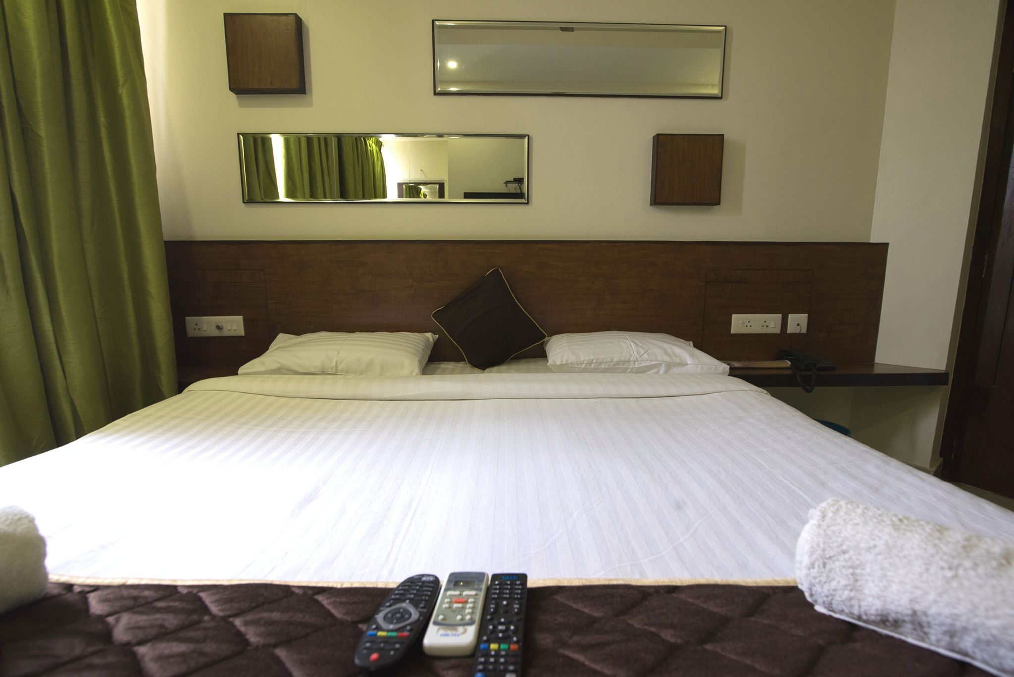 Arunik Inn Deluxe Double Room 2