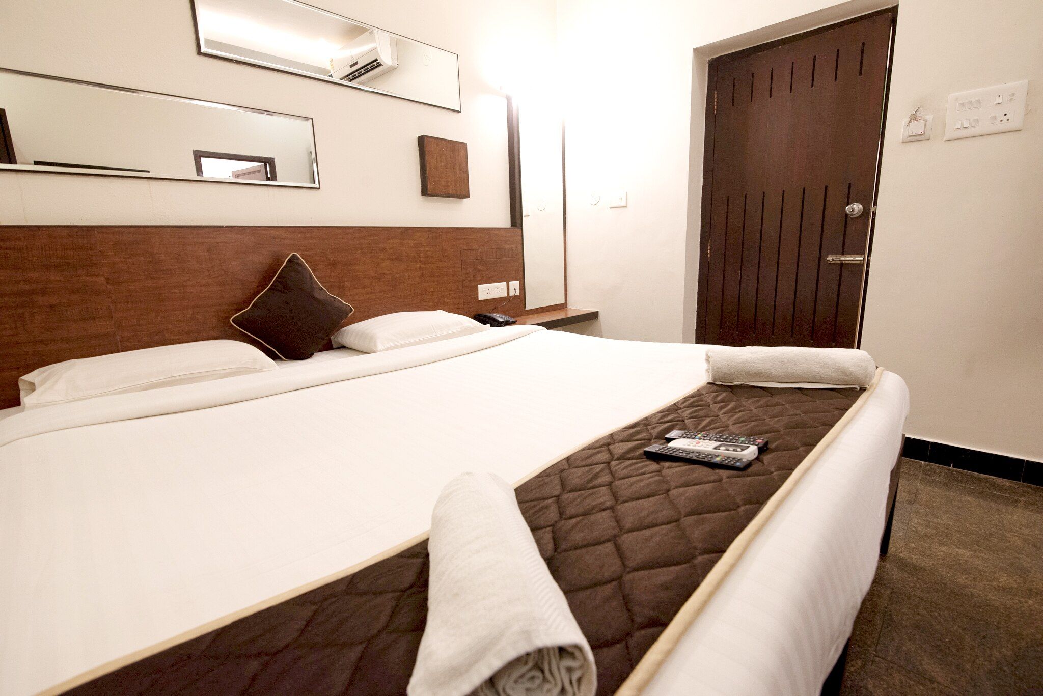 Arunik Inn Deluxe Double Room 4