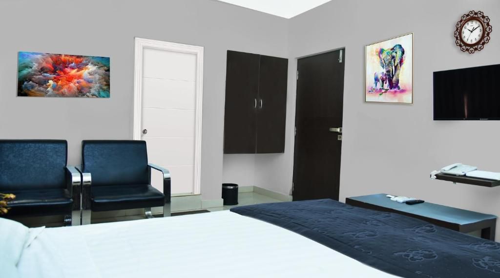 PPH Living Bhimas Standard Double Room with Fan 15