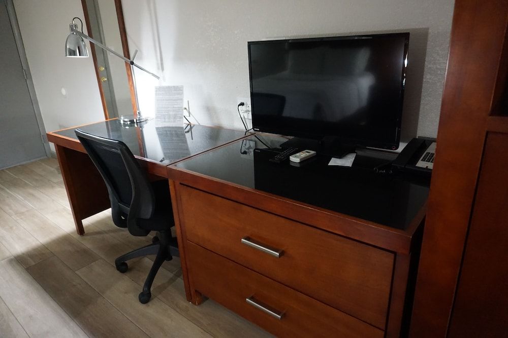 Harvest Drive Family Inn Standard Room, 2 Queen Beds, Non Smoking 5