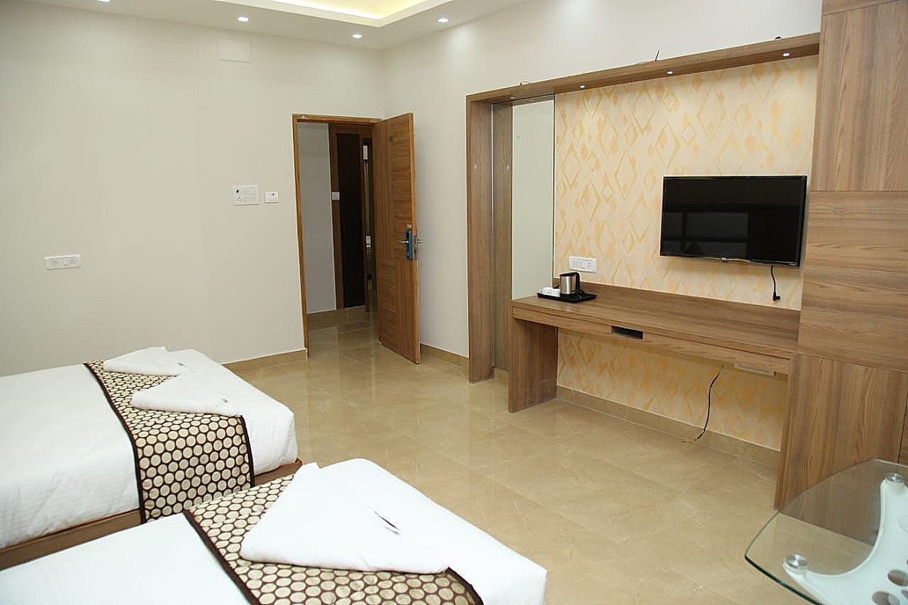 Century Courtyard Classic Triple Room 14