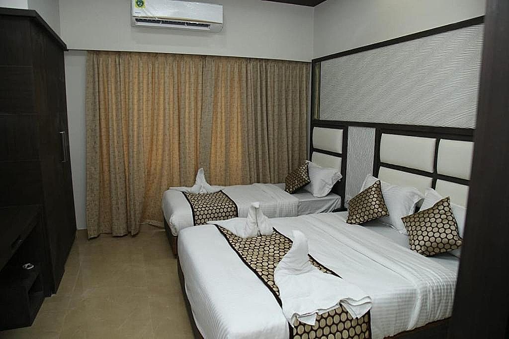 Century Courtyard Classic Triple Room 8