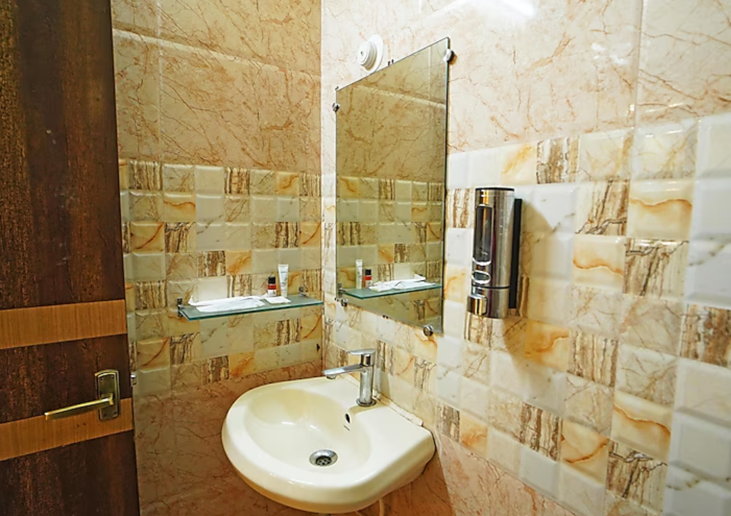 Gharana Hotel & Resort Super Deluxe Room 4