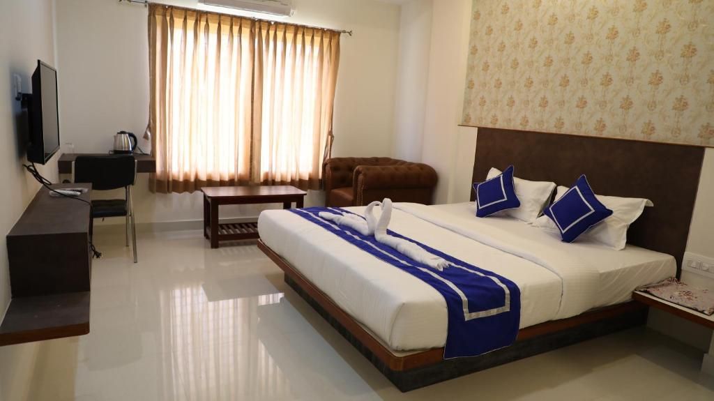 FAMILY DELUXE SUITE ROOM WITH AC