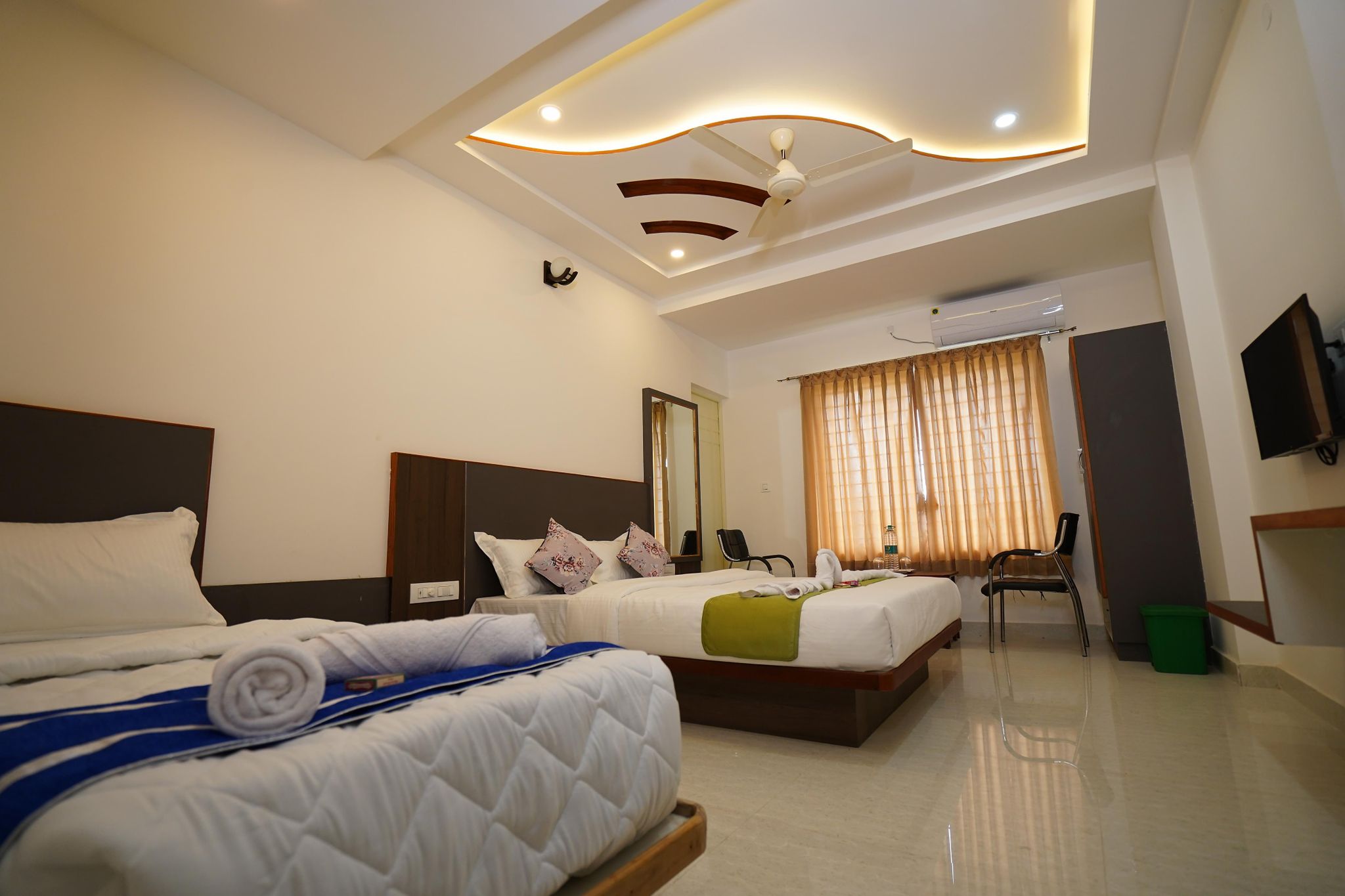 FAMILY DELUXE SUITE ROOM WITH AC