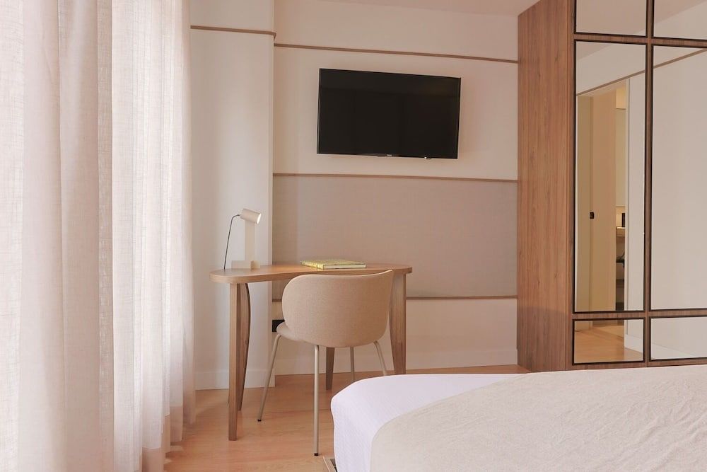 Hotel Hill House Standard Room, 1 King Bed 8