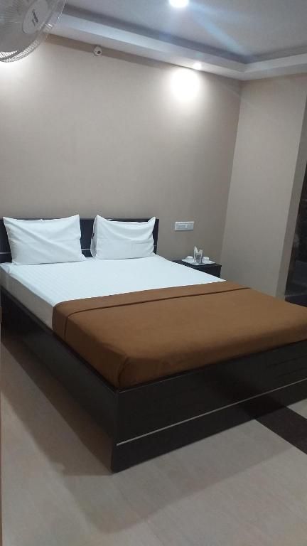THE NISARGA GRAND Standard Double Room  9