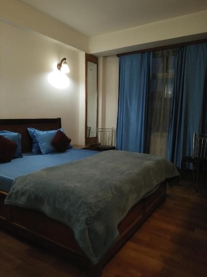 Say Homes Hi De Stay Family Room 2