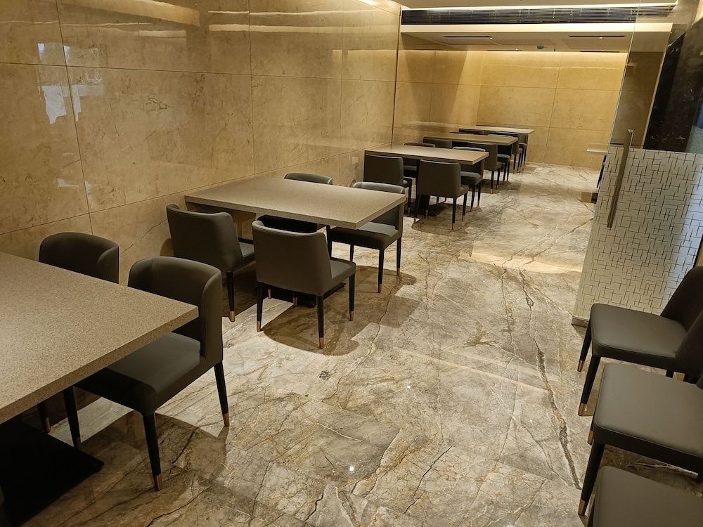 undefined The Kings Park Grand 4