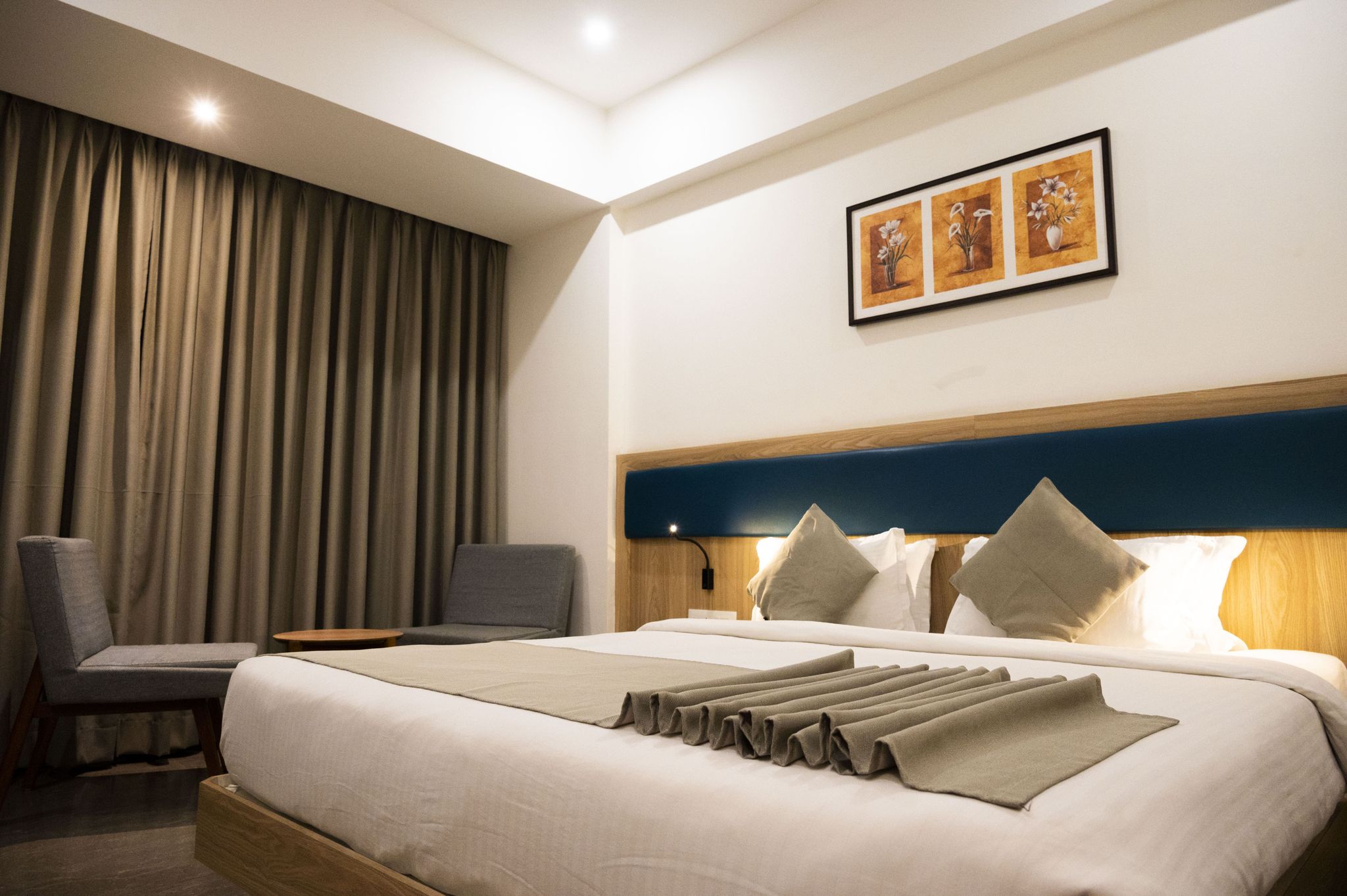 Raaj Svastik Inn Comfort Room 2