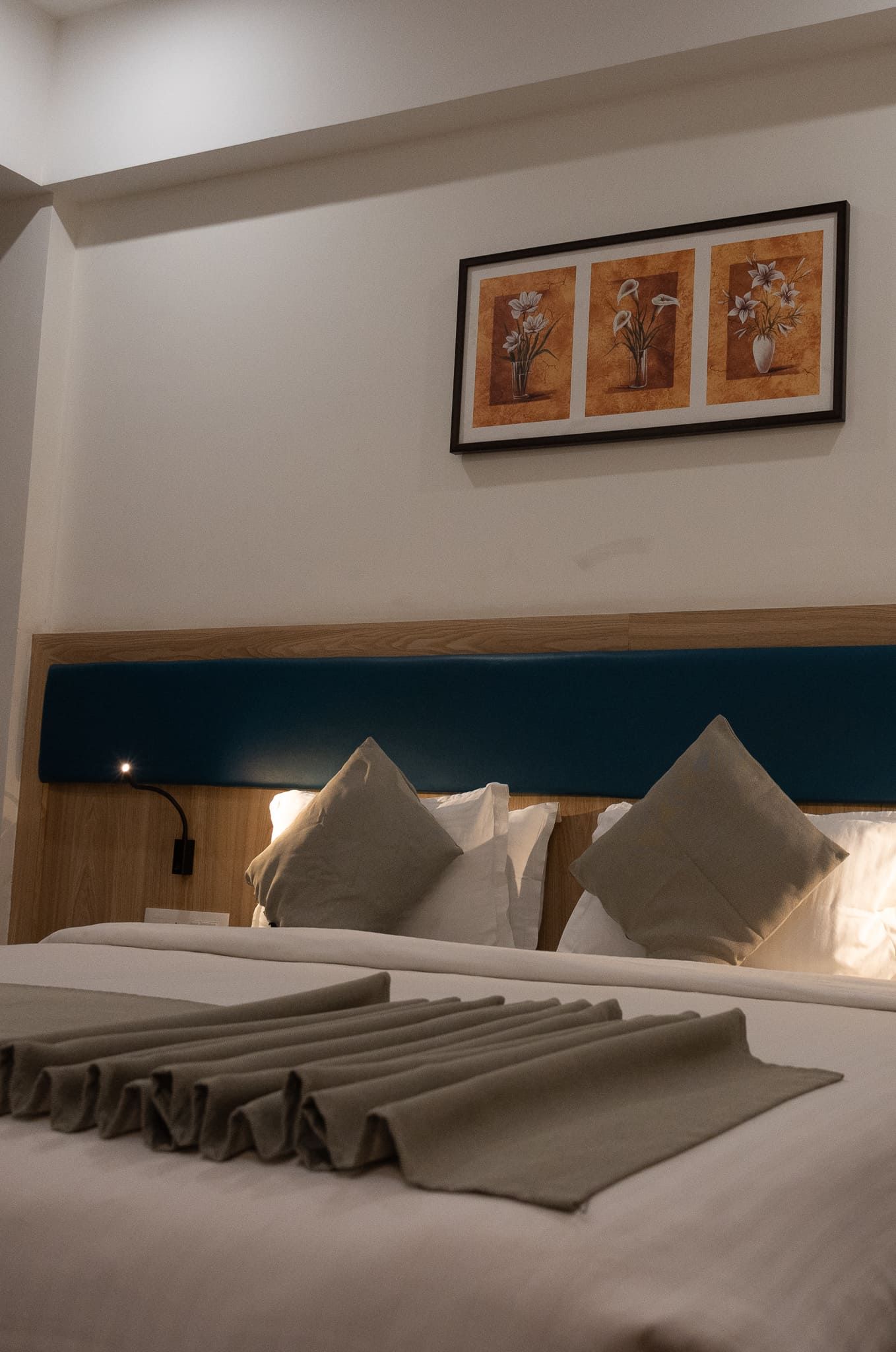 Raaj Svastik Inn Comfort Room 3