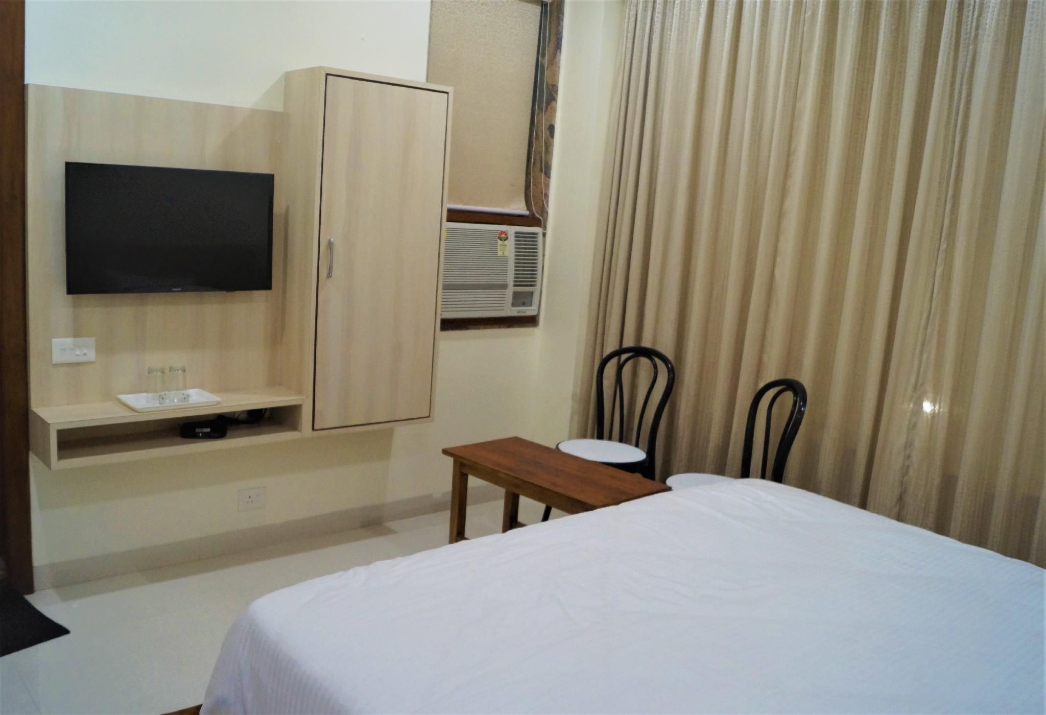Shree Shyam international Deluxe Room 3