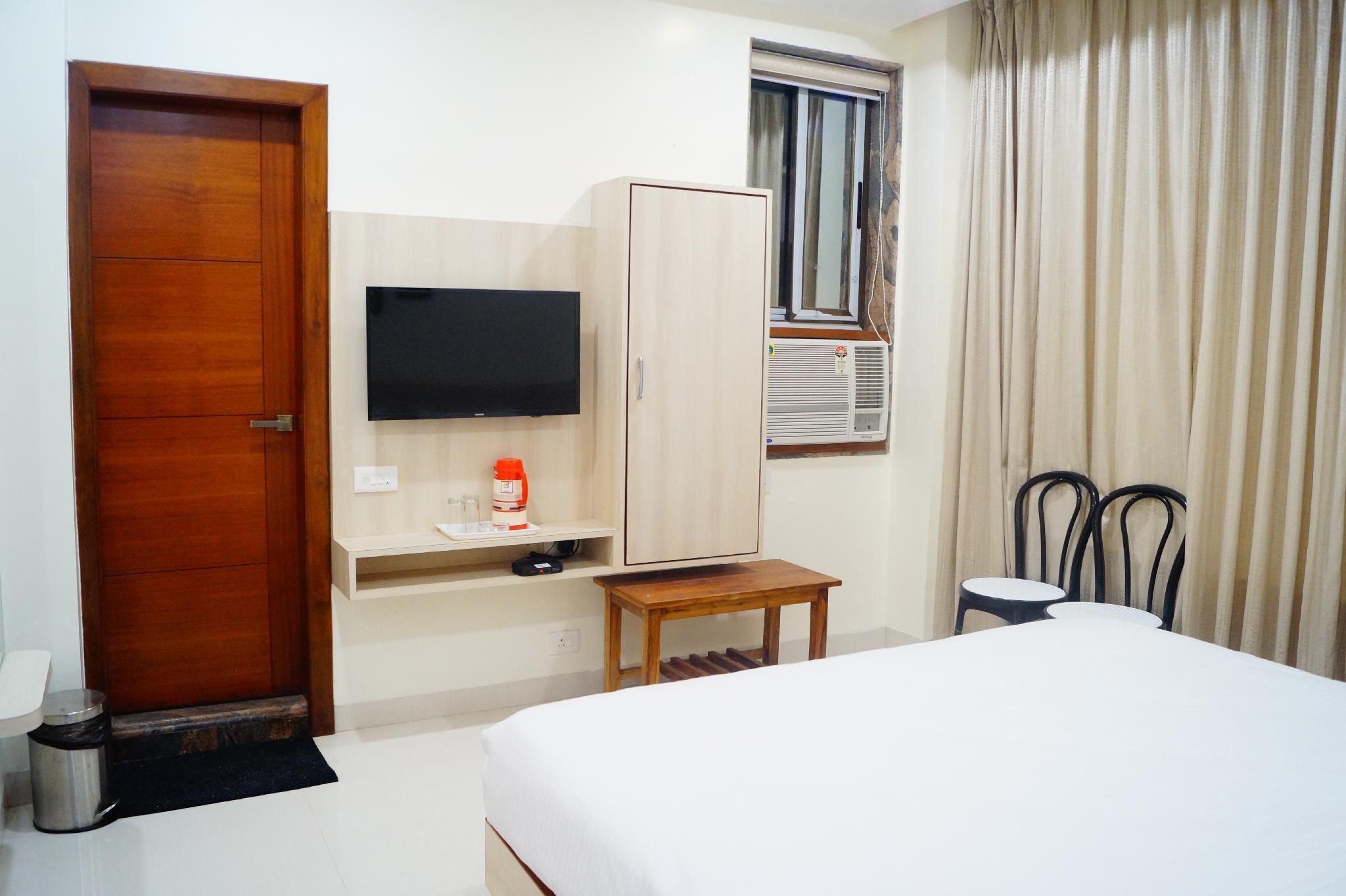 Shree Shyam international Deluxe Room 2